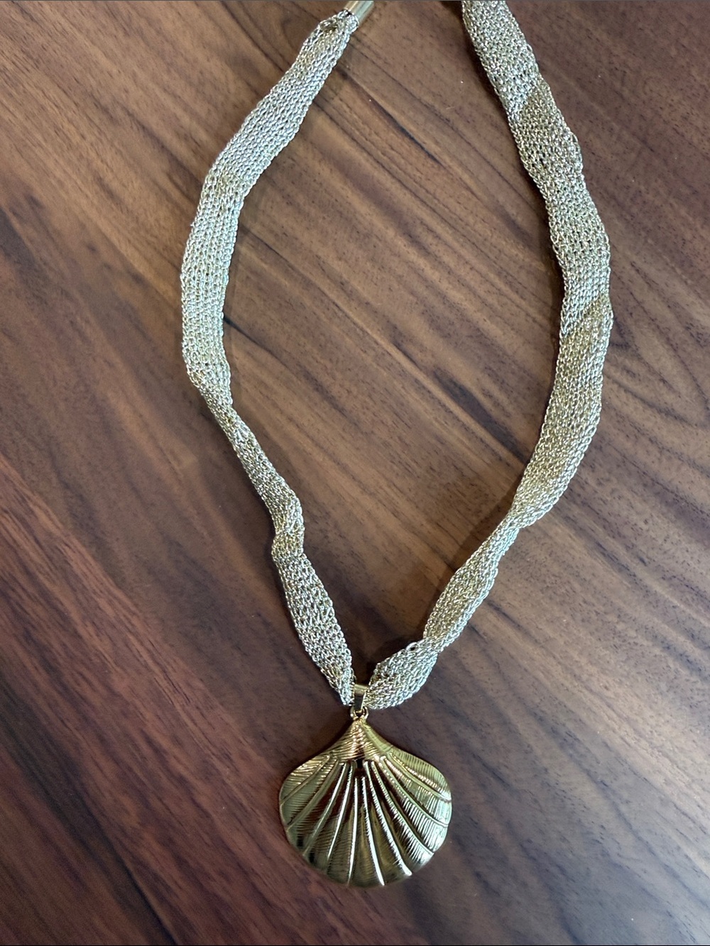 New Gold Shell Pendant Mesh Necklace - Women's Jewelry